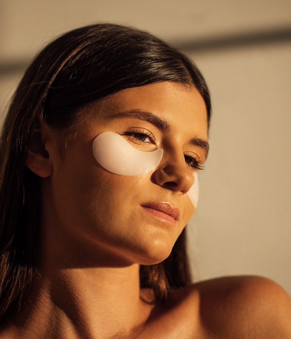 Dark Circles treatment being carried out at the clinic