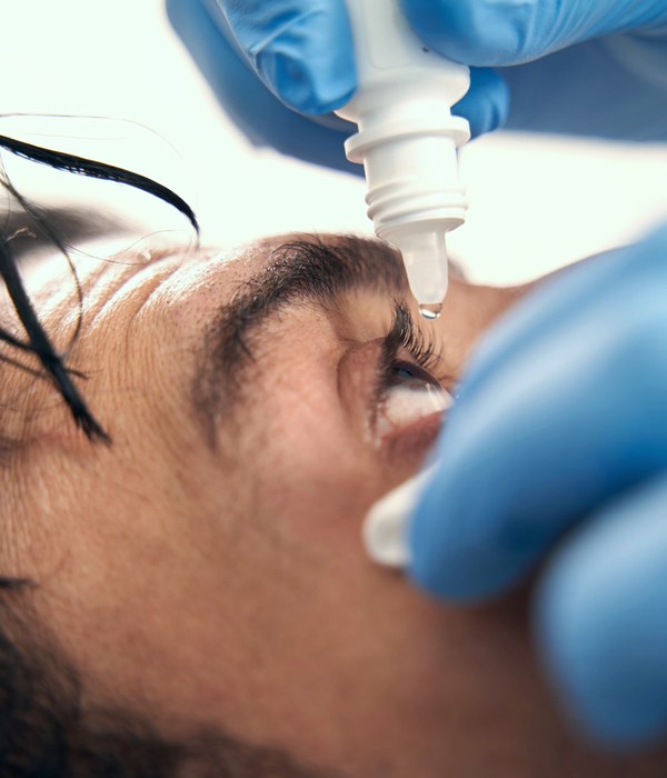 Inability to Close Eyes treatment being carried out at the clinic